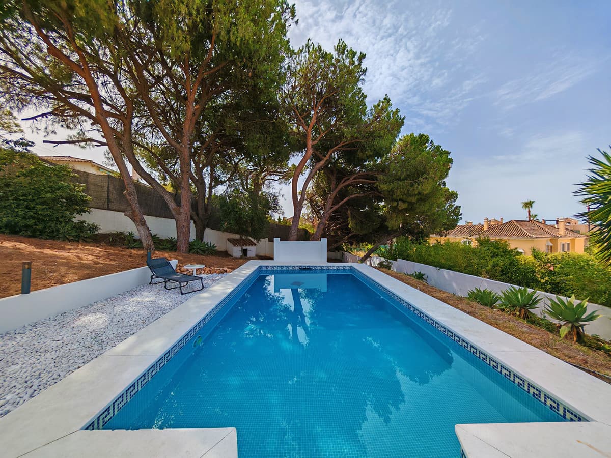 Detached Villa in Elviria — photo 2 of 10