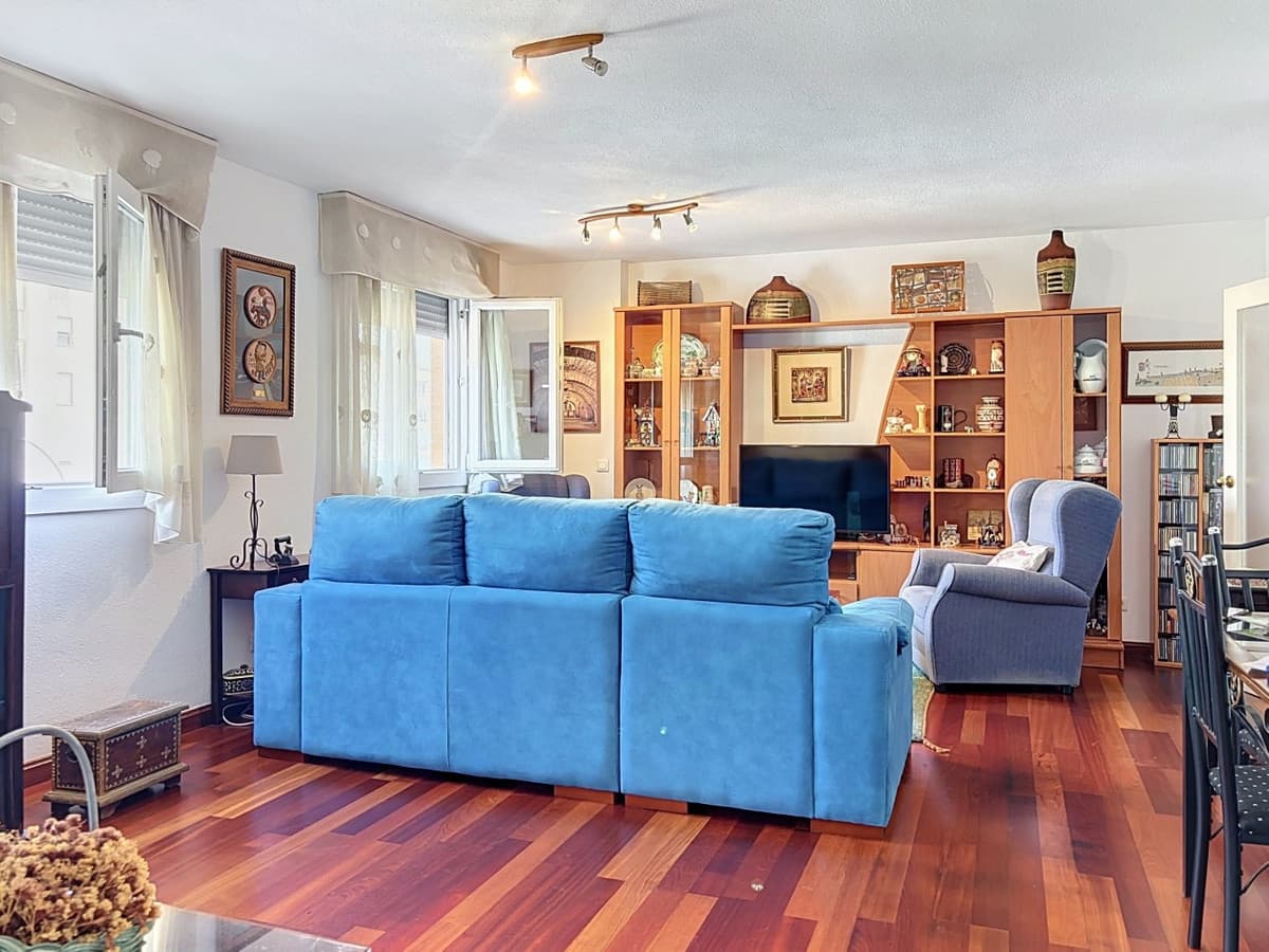 Middle Floor Apartment in Málaga — photo 1 of 10
