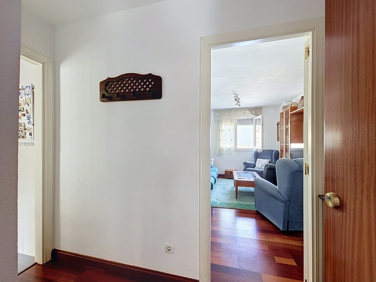 Middle Floor Apartment in Málaga — photo 2 of 10