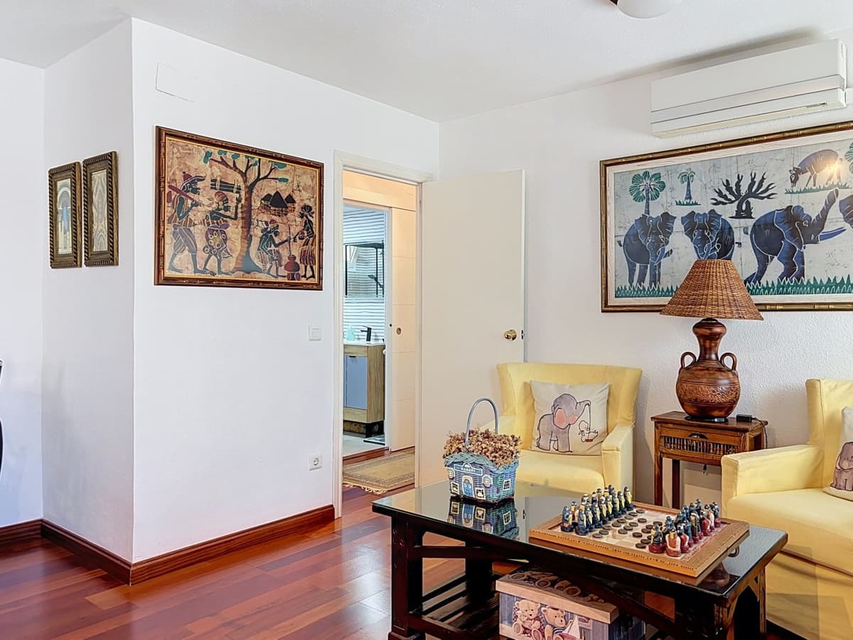 Middle Floor Apartment in Málaga — photo 6 of 10