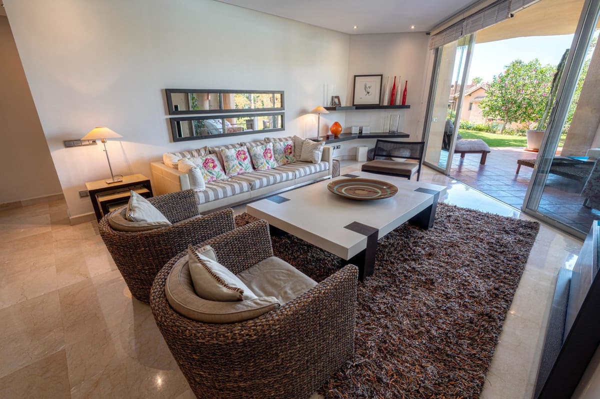 Middle Floor Apartment in Sierra Blanca — photo 4 of 10