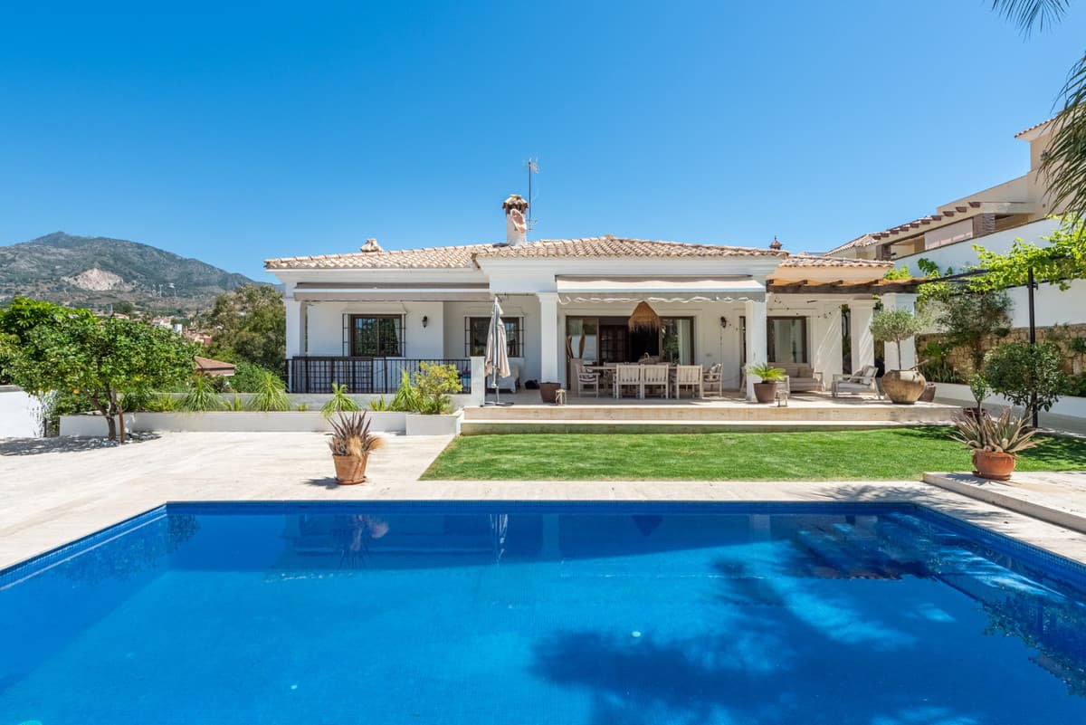 Detached Villa in Marbella — photo 1 of 10