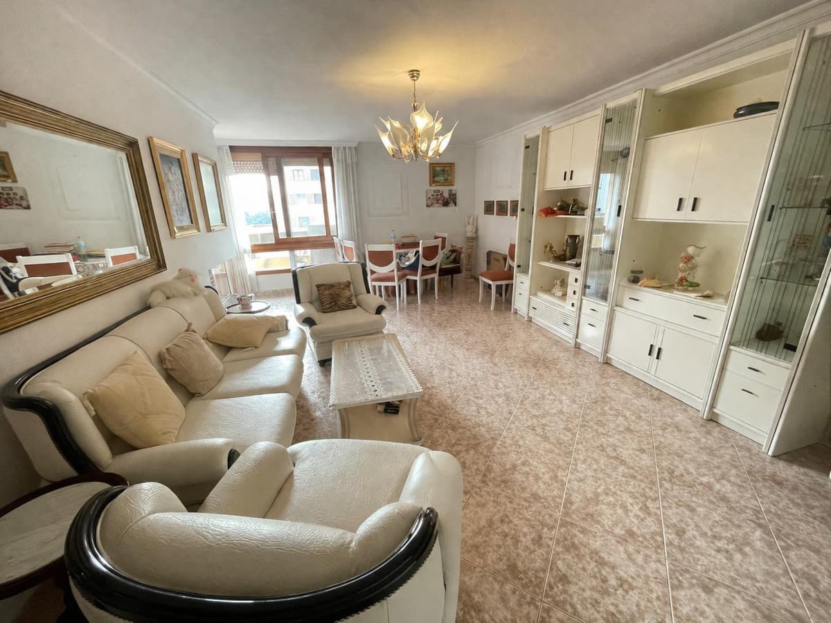 Middle Floor Apartment in Málaga — photo 4 of 10