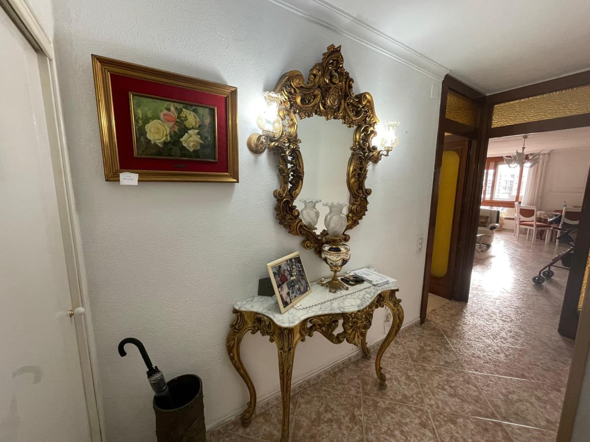 Middle Floor Apartment in Málaga — photo 5 of 10
