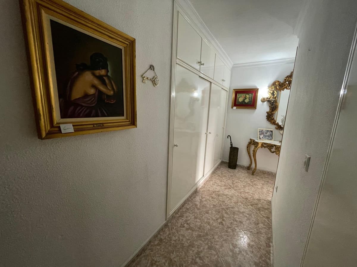 Middle Floor Apartment in Málaga — photo 8 of 10