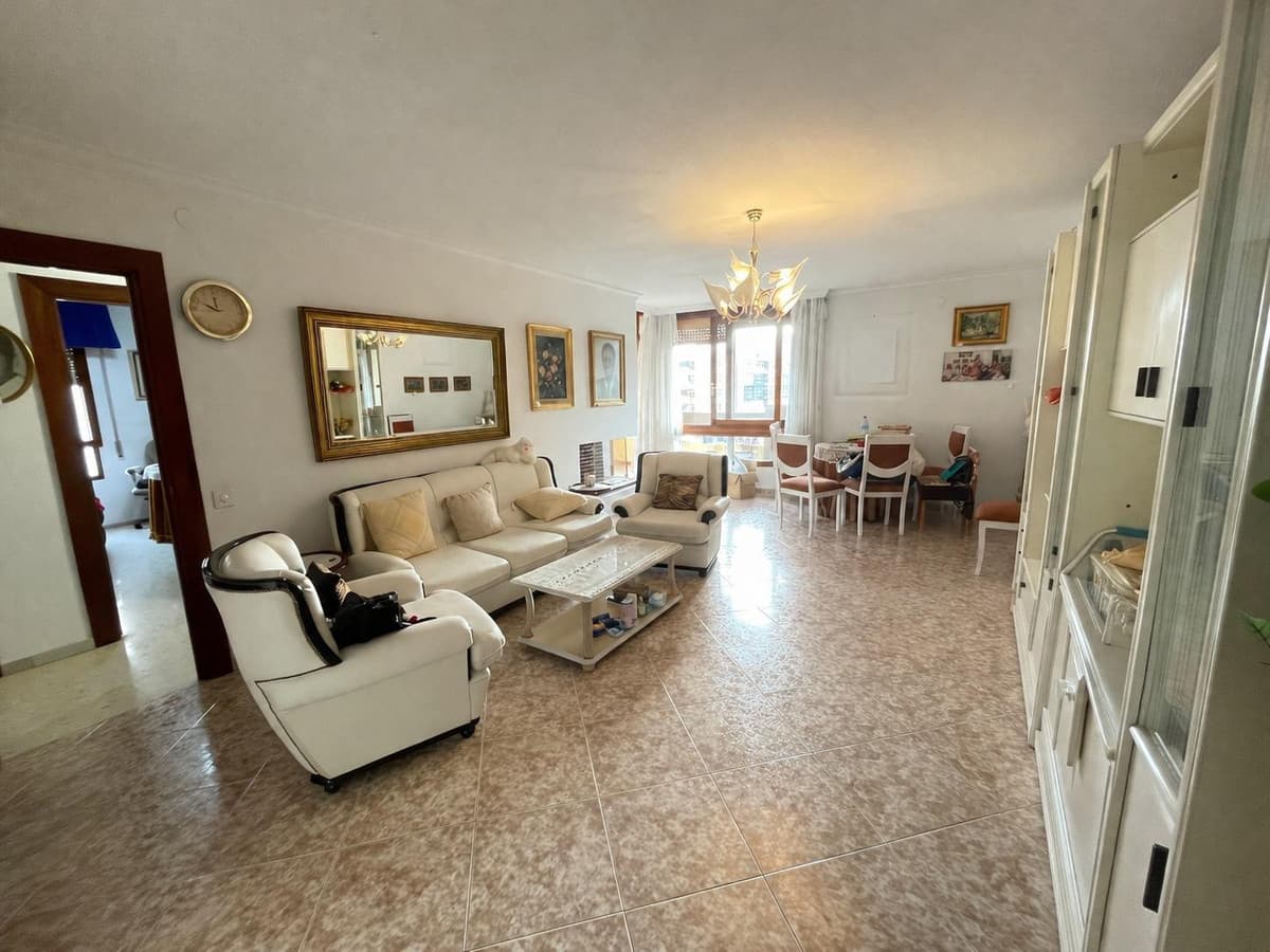 Middle Floor Apartment in Málaga — photo 10 of 10