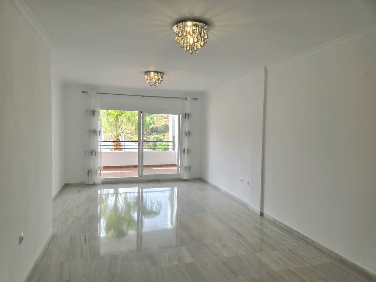 Middle Floor Apartment in Alhaurin Golf — photo 9 of 10