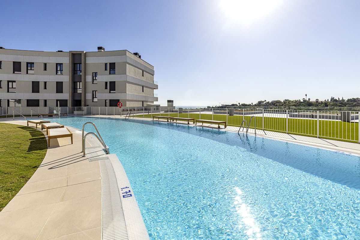 Middle Floor Apartment in Estepona — photo 1 of 10