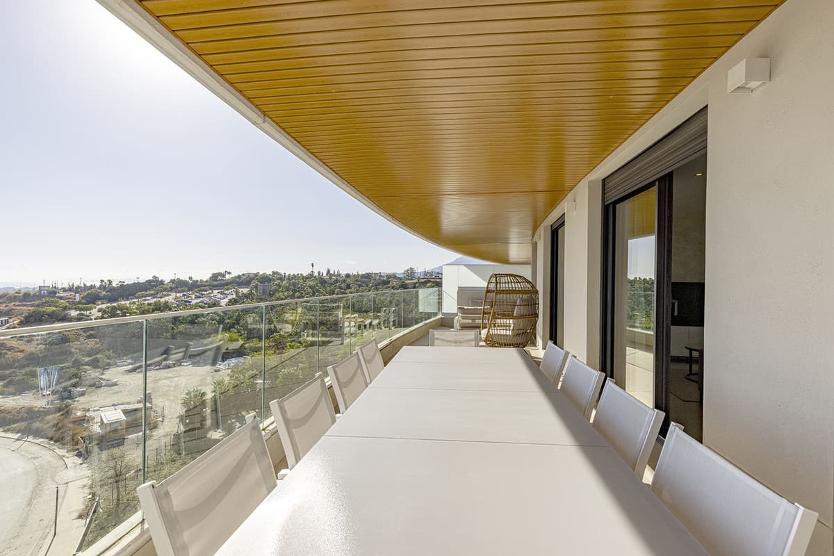 Middle Floor Apartment in Estepona — photo 3 of 10
