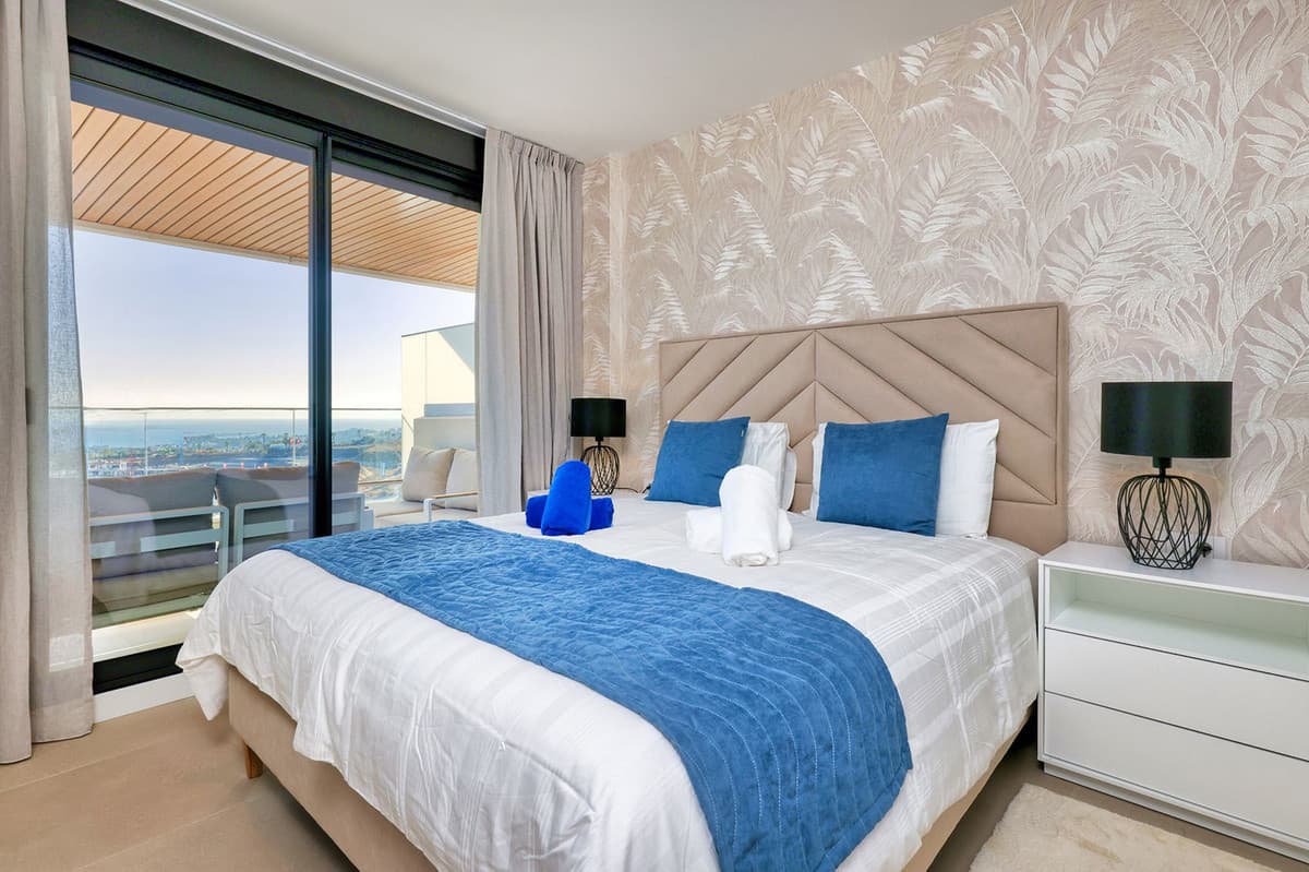Middle Floor Apartment in Estepona — photo 7 of 10