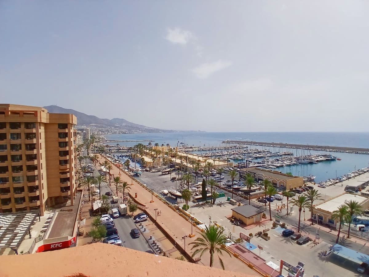 Middle Floor Apartment in Fuengirola — photo 2 of 10