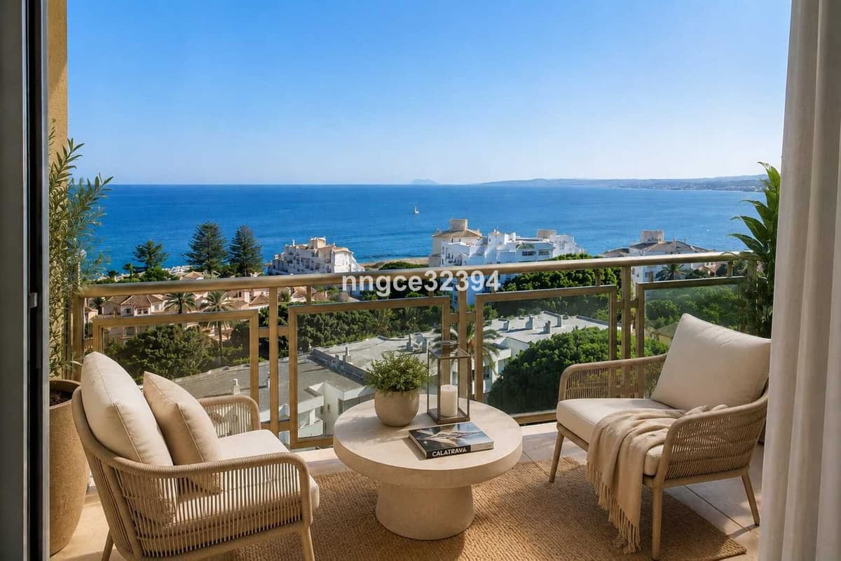 Top Floor Apartment in Estepona — photo 1 of 10