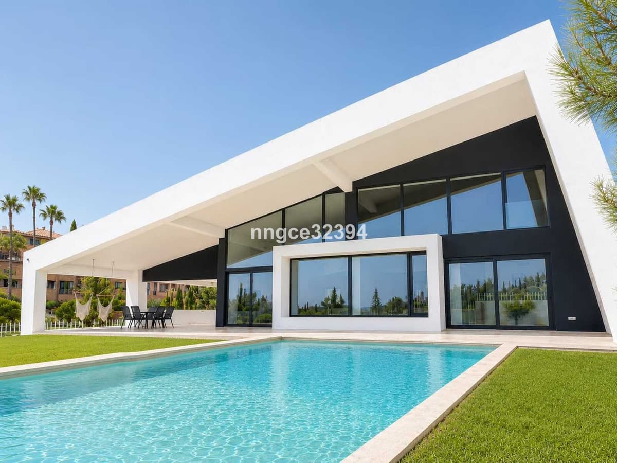 Detached Villa in New Golden Mile — photo 1 of 10