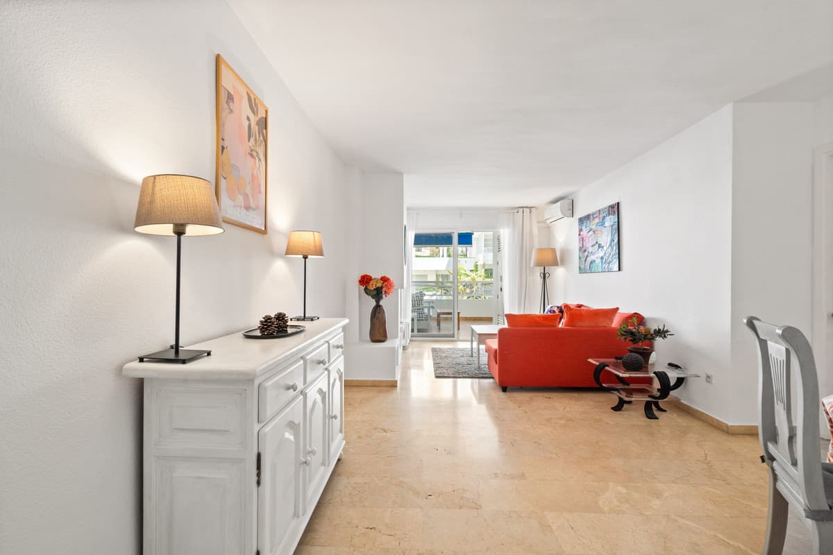 Middle Floor Apartment in Estepona — photo 1 of 10