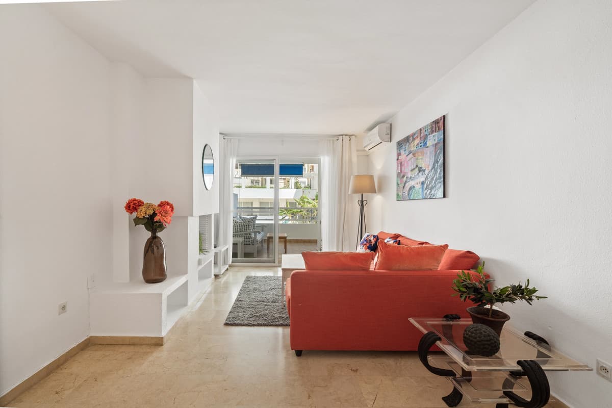 Middle Floor Apartment in Estepona — photo 8 of 10