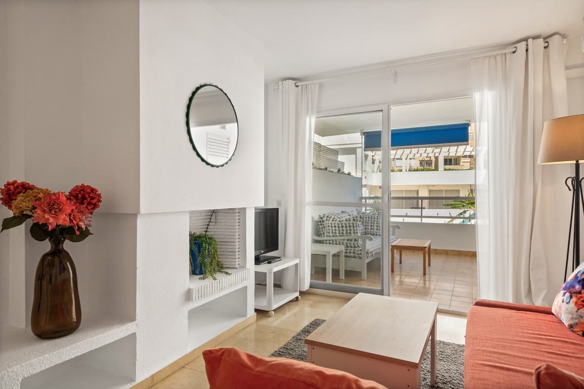 Middle Floor Apartment in Estepona — photo 9 of 10