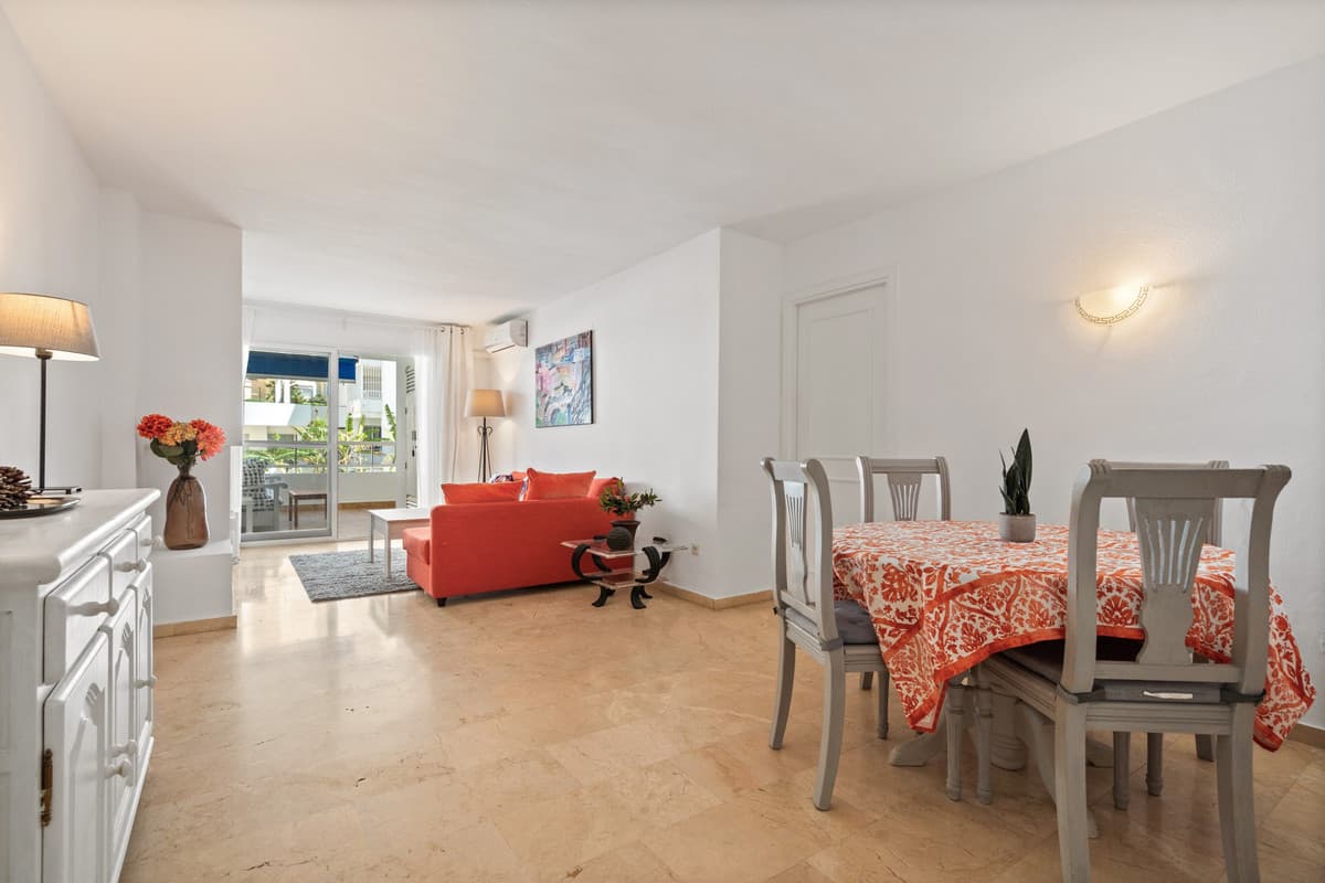 Middle Floor Apartment in Estepona — photo 10 of 10