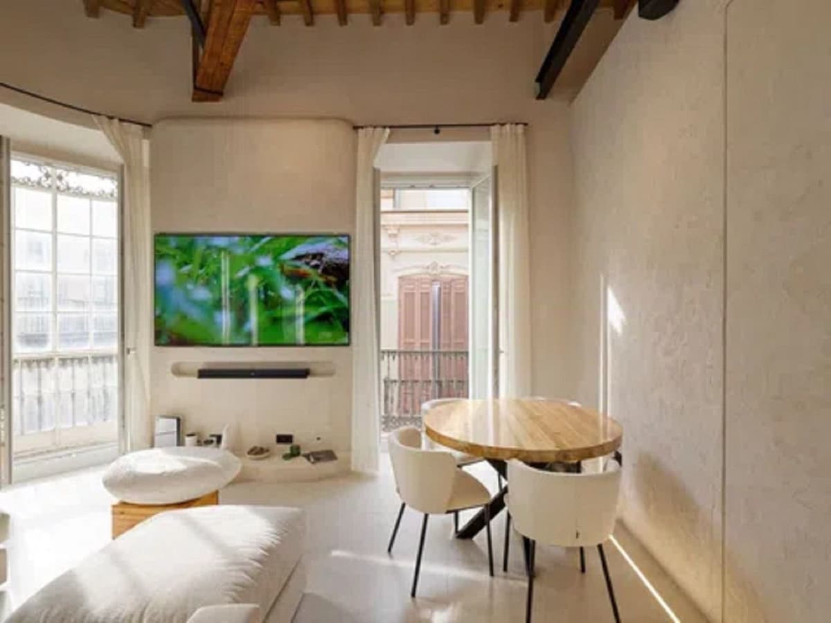 Middle Floor Apartment in Málaga Centro — photo 1 of 10