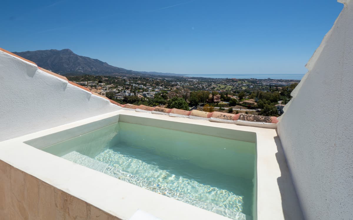 Penthouse Duplex in Monte Halcones — photo 2 of 10