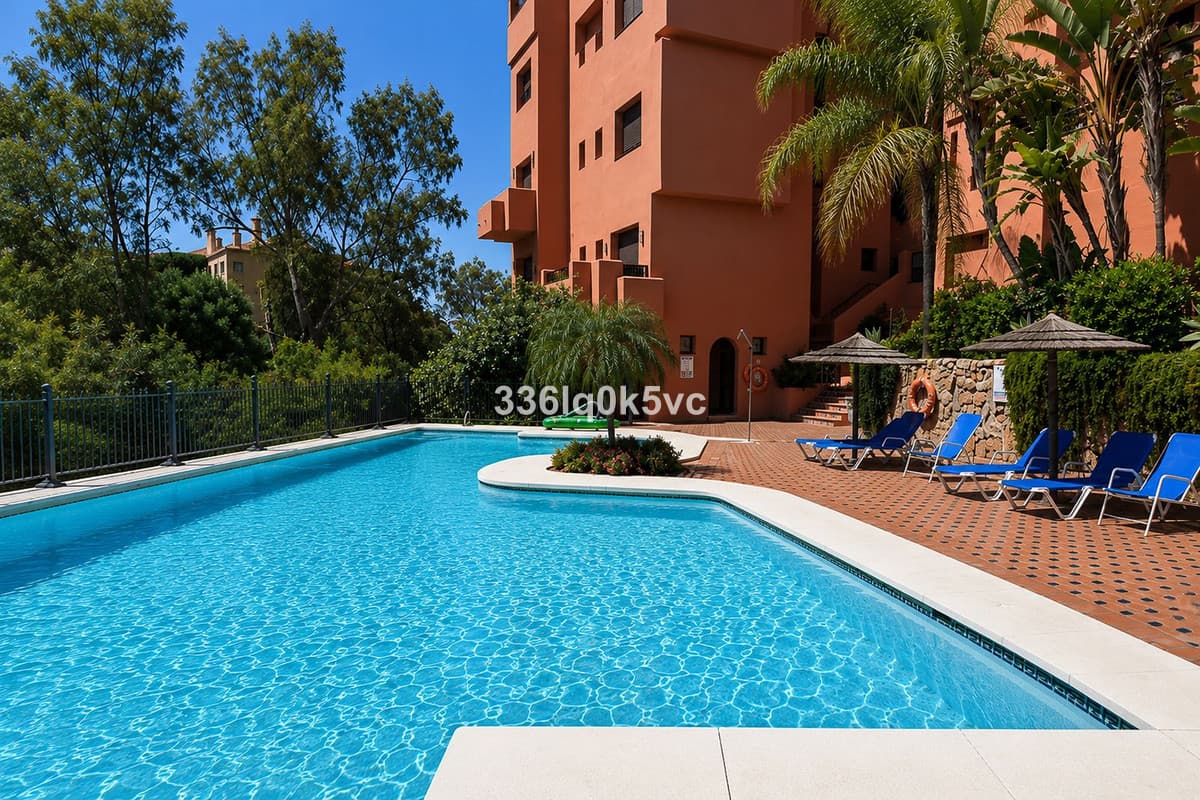 Middle Floor Apartment in Benahavís — photo 1 of 10