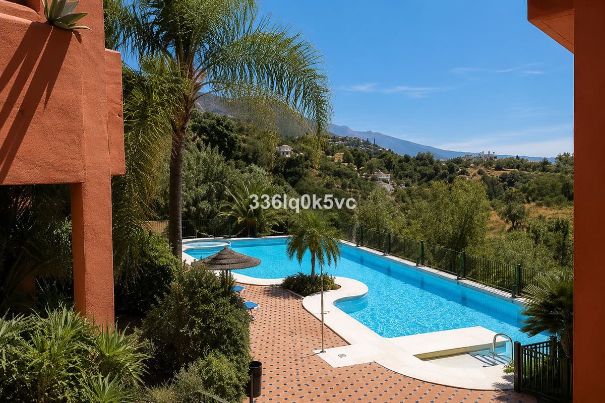 Middle Floor Apartment in Benahavís — photo 4 of 10