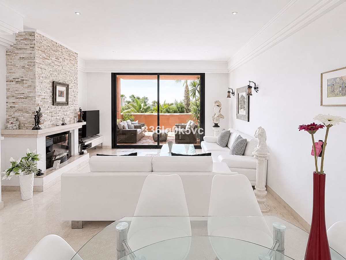 Middle Floor Apartment in Benahavís — photo 6 of 10