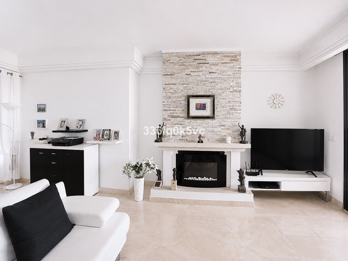 Middle Floor Apartment in Benahavís — photo 8 of 10