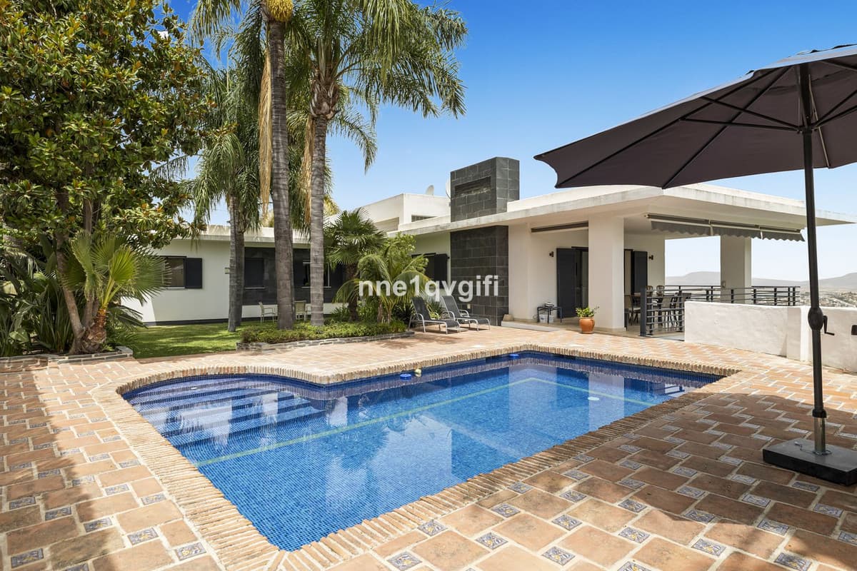 Detached Villa in Coín — photo 1 of 10