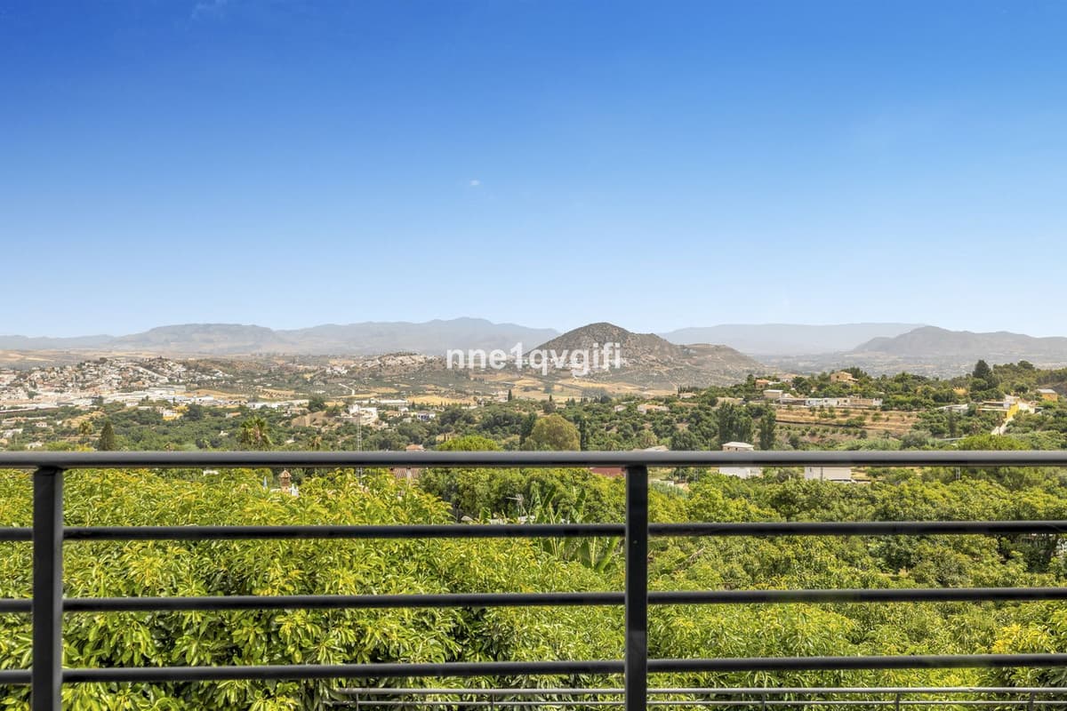 Detached Villa in Coín — photo 2 of 10