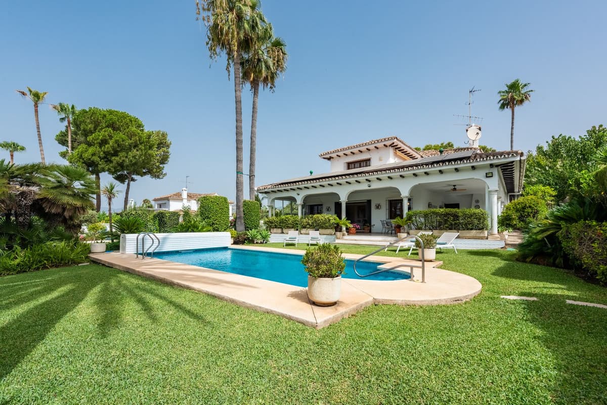 Detached Villa in San Pedro de Alcántara — photo 2 of 10