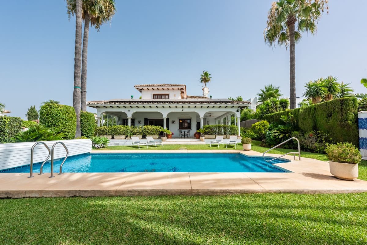 Detached Villa in San Pedro de Alcántara — photo 3 of 10