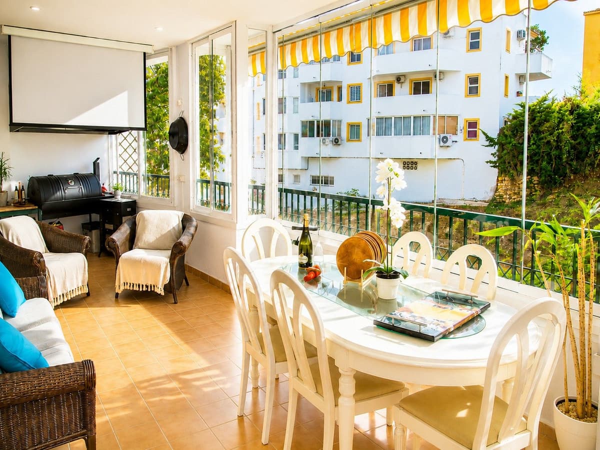 Middle Floor Apartment in Calahonda — photo 2 of 10