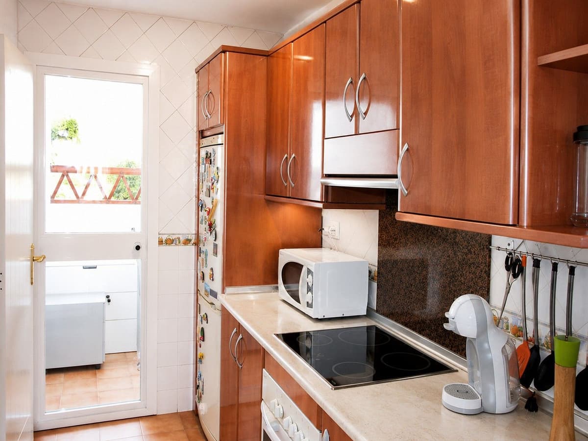 Middle Floor Apartment in Calahonda — photo 7 of 10