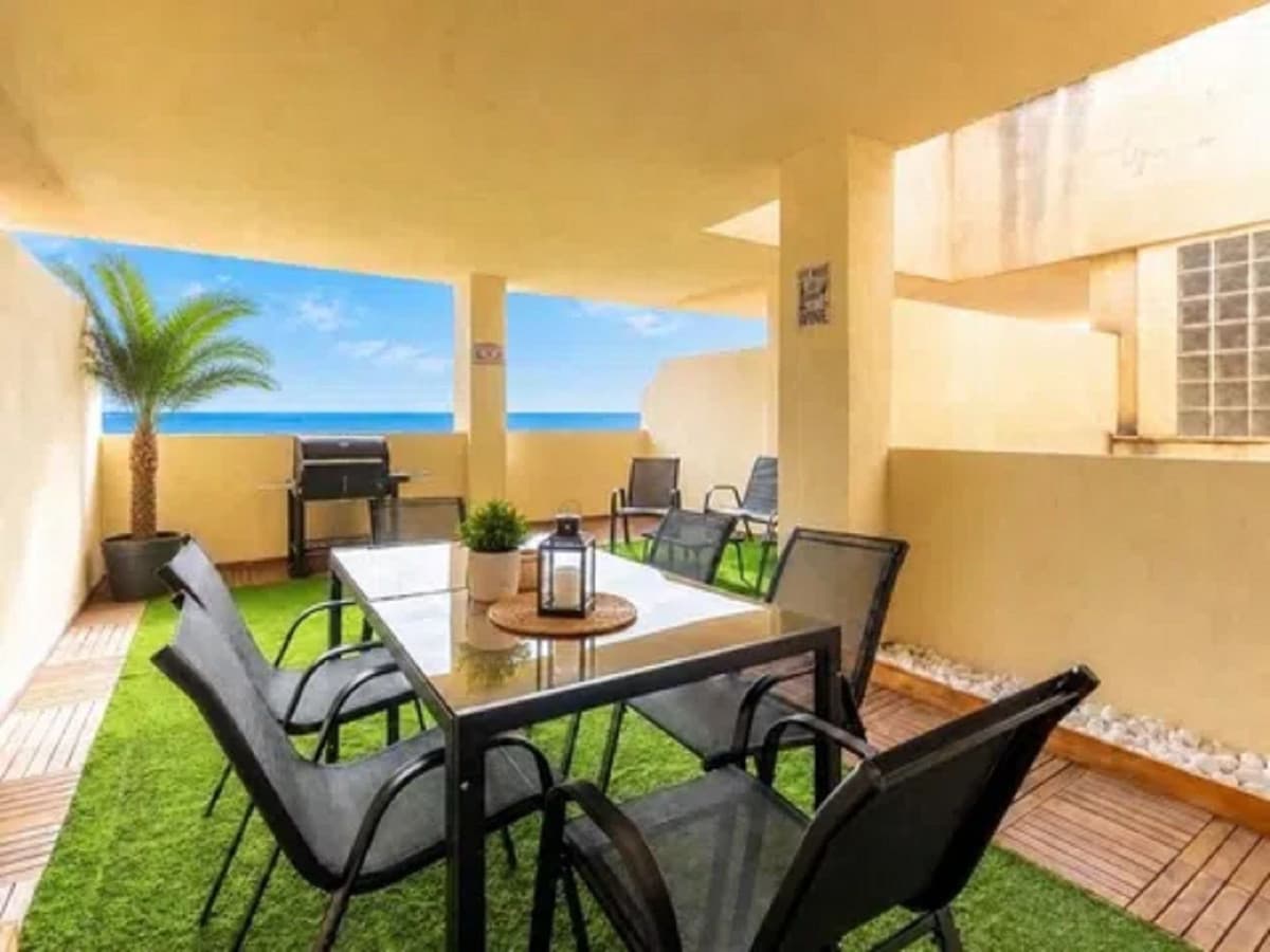 Middle Floor Apartment in Torreblanca — photo 1 of 8