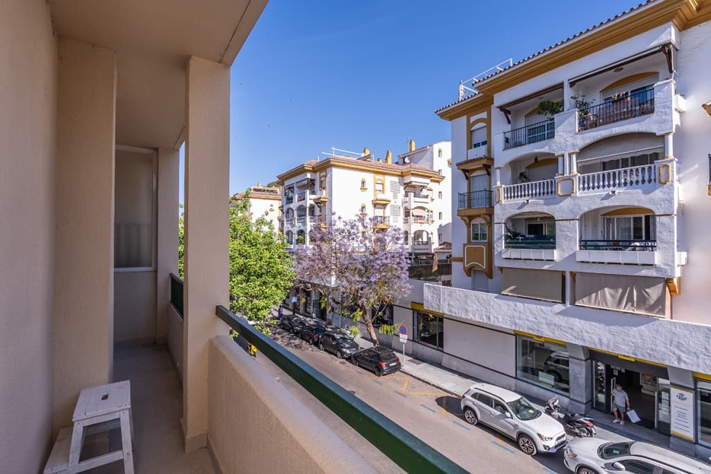 Middle Floor Apartment in Marbella — photo 2 of 10