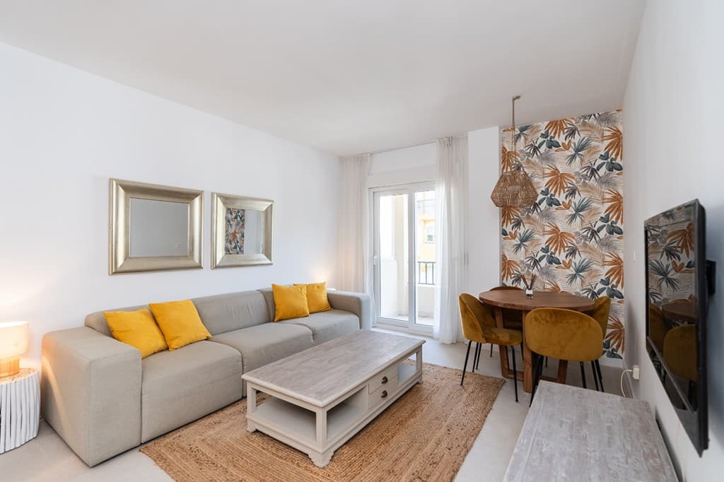 Middle Floor Apartment in Marbella — photo 3 of 10