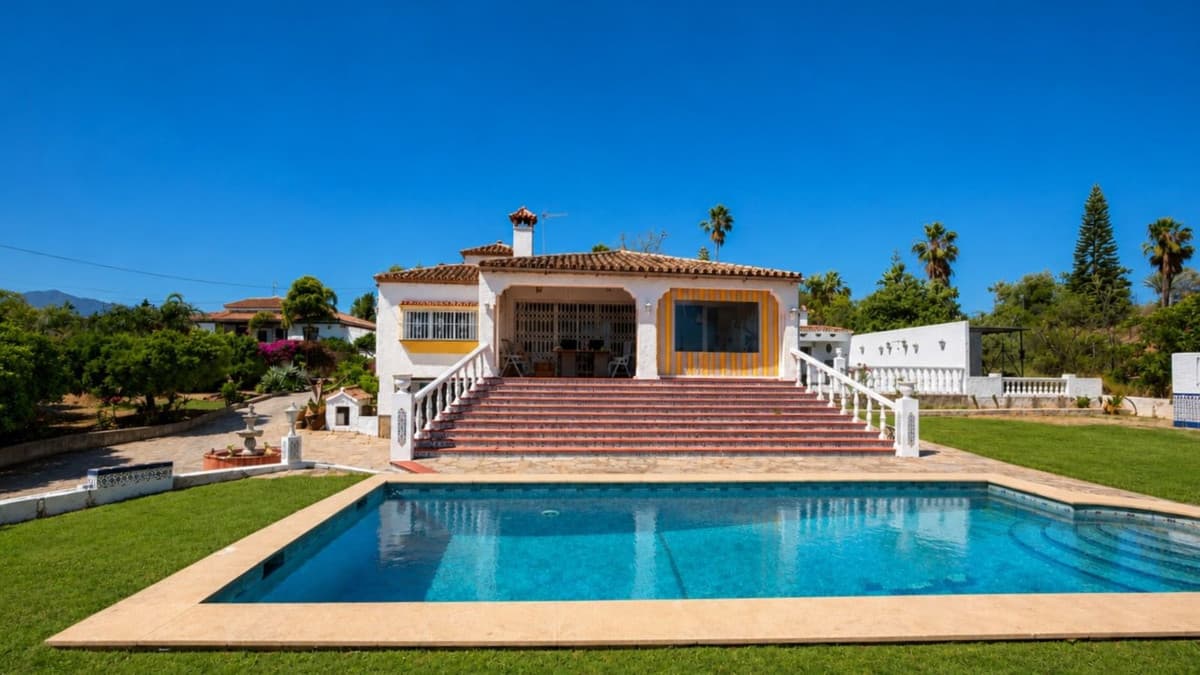 Detached Villa in Estepona — photo 1 of 10