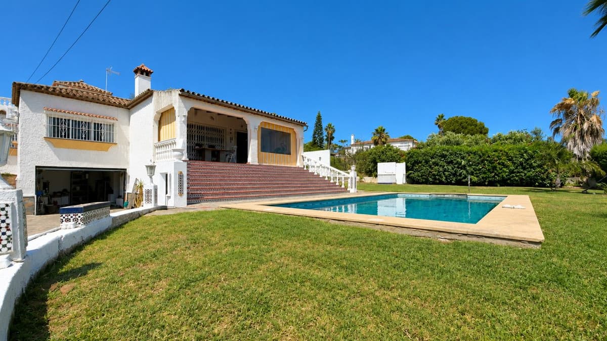 Detached Villa in Estepona — photo 2 of 10