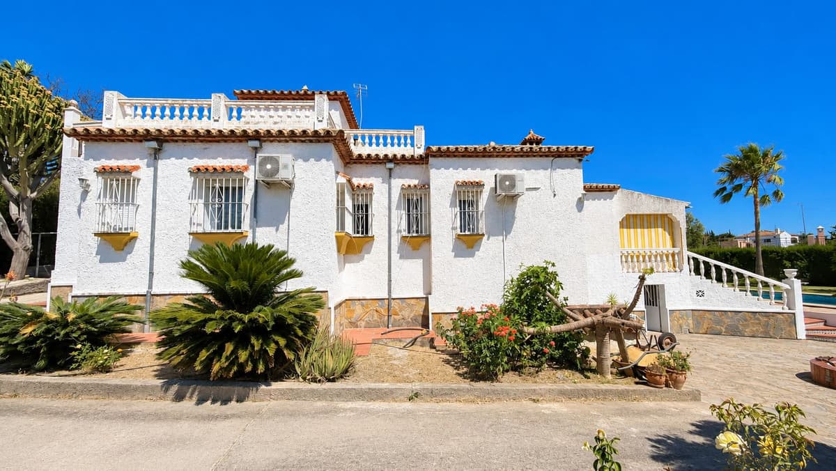 Detached Villa in Estepona — photo 4 of 10