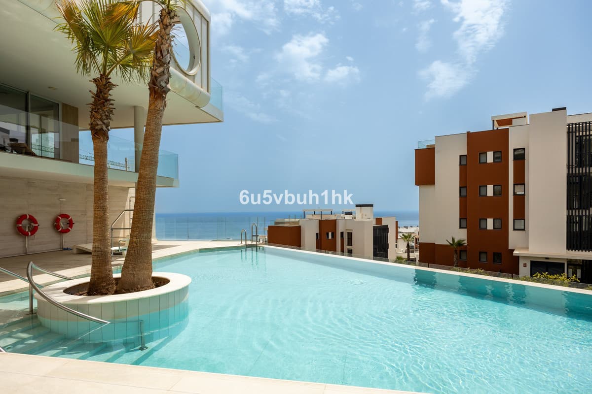 Middle Floor Apartment in Fuengirola — photo 4 of 10