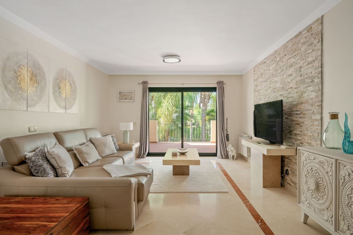 Middle Floor Apartment in Nueva Andalucía — photo 3 of 10