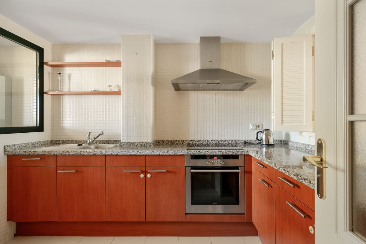 Middle Floor Apartment in Nueva Andalucía — photo 6 of 10