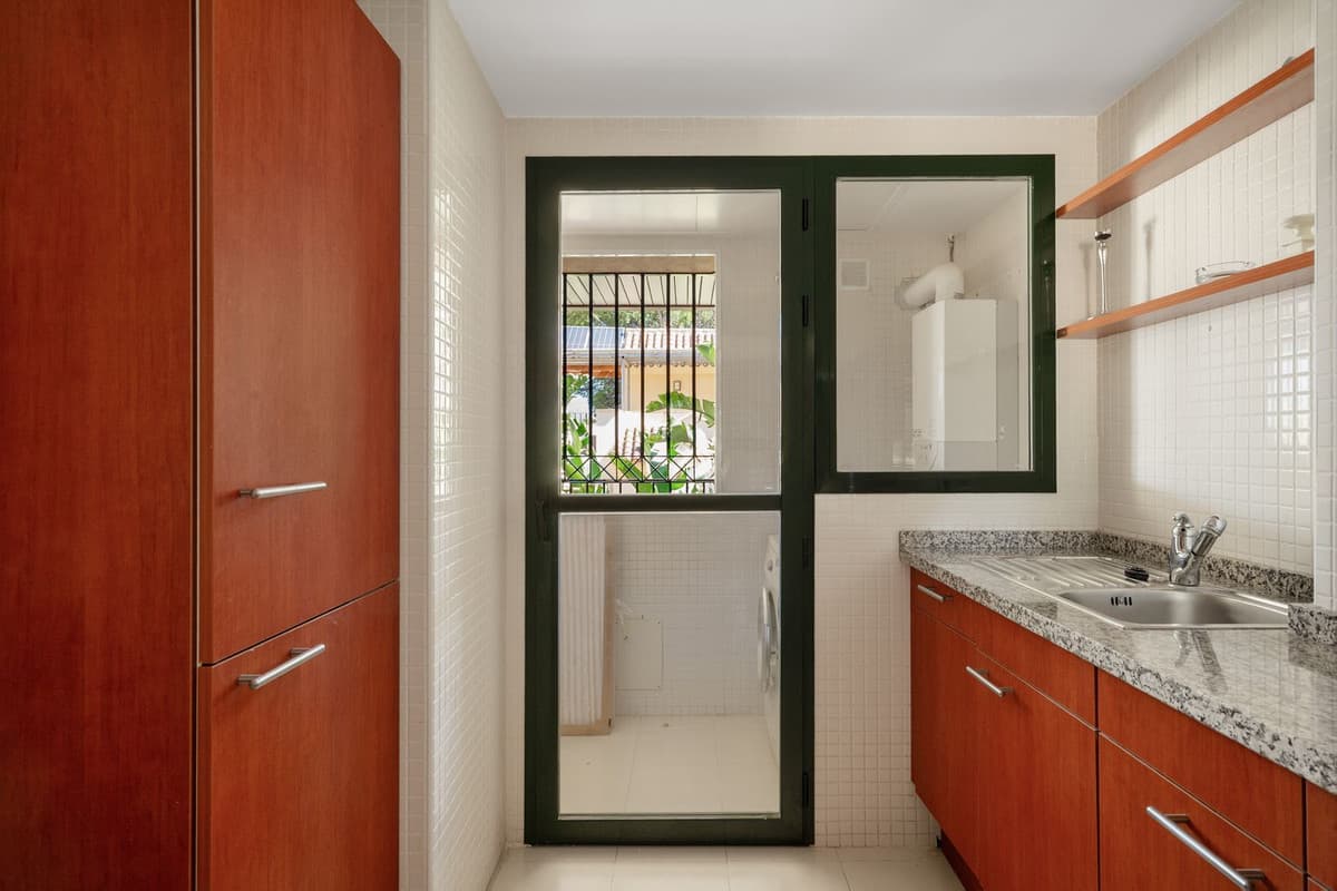 Middle Floor Apartment in Nueva Andalucía — photo 8 of 10