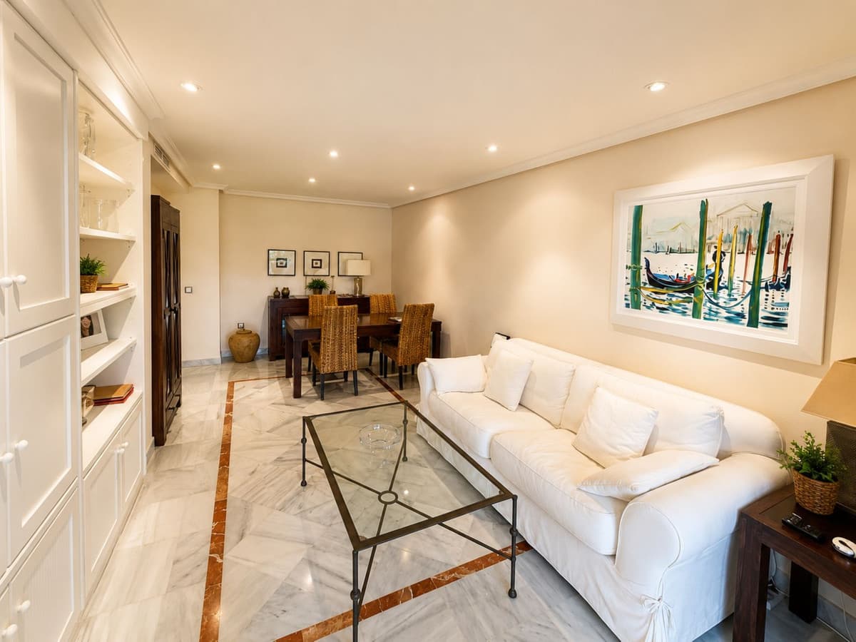Middle Floor Apartment in Nueva Andalucía — photo 6 of 10