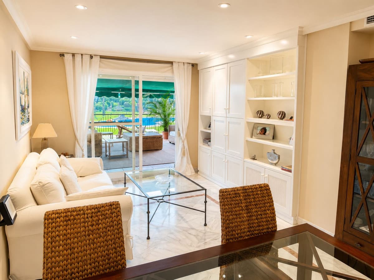 Middle Floor Apartment in Nueva Andalucía — photo 7 of 10