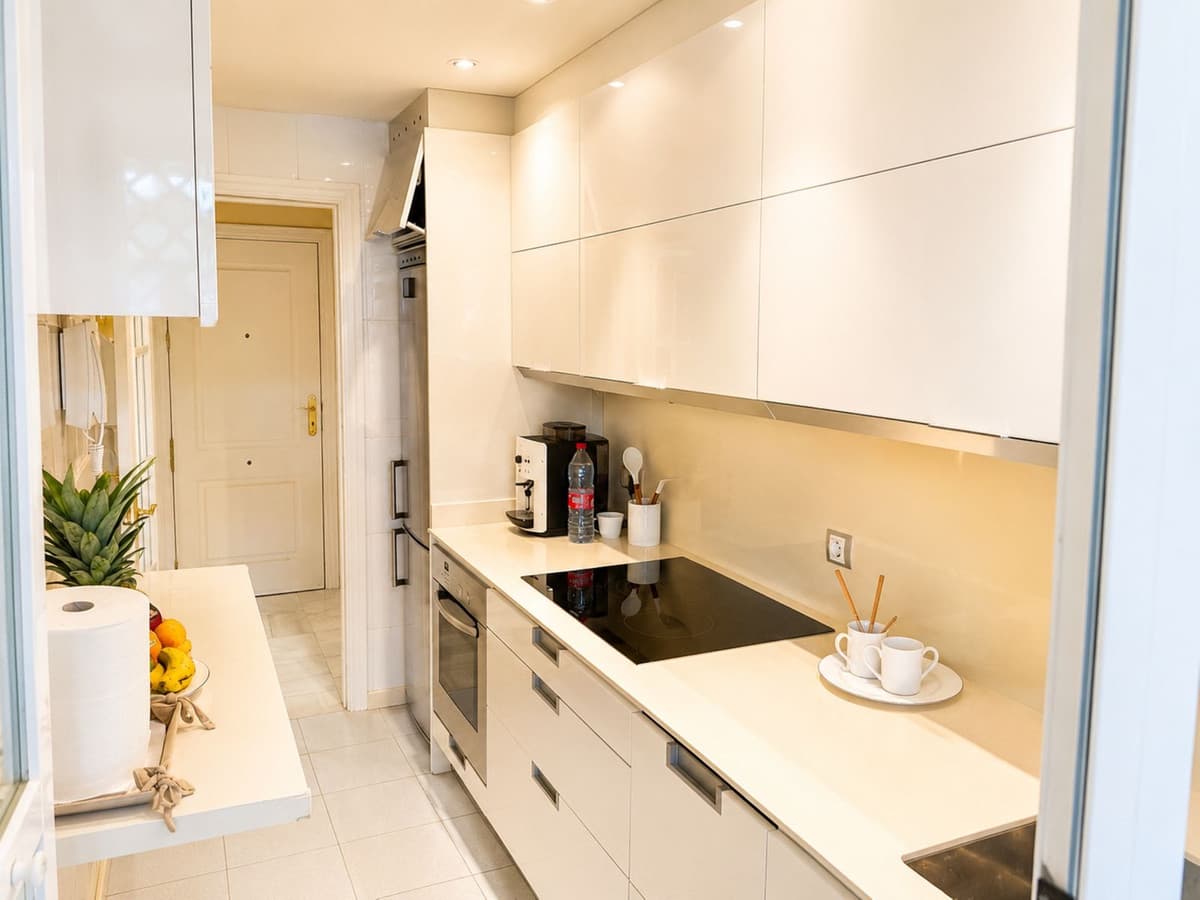 Middle Floor Apartment in Nueva Andalucía — photo 9 of 10