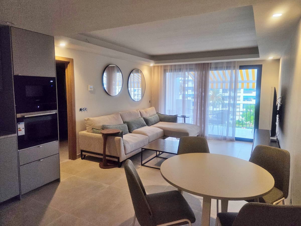 Middle Floor Apartment in Puerto Banús — photo 3 of 10