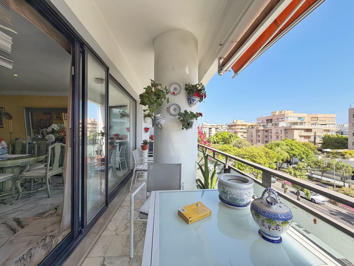 Middle Floor Apartment in Marbella — photo 2 of 10