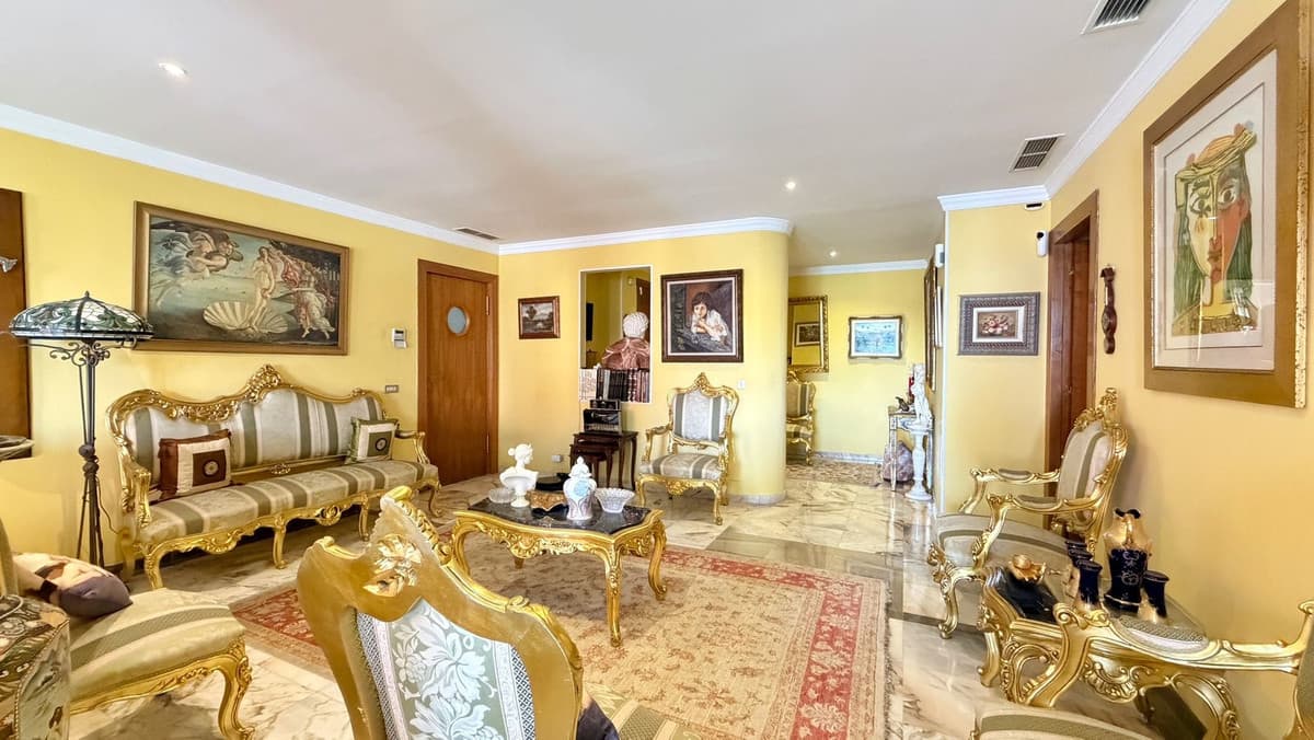 Middle Floor Apartment in Marbella — photo 7 of 10