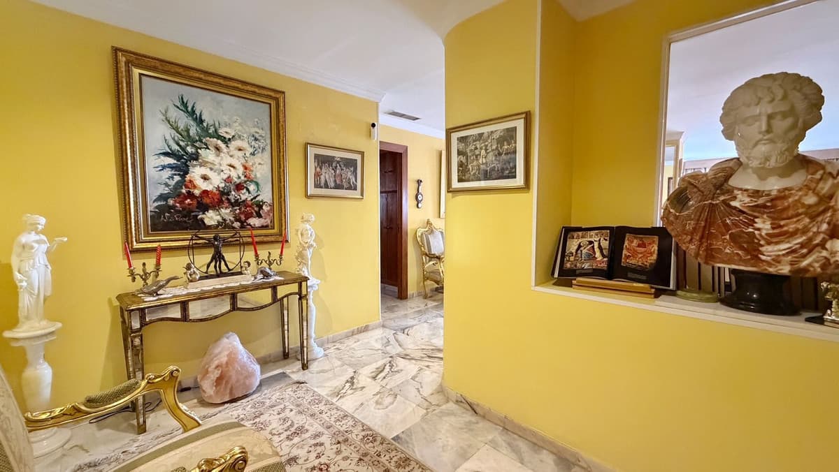 Middle Floor Apartment in Marbella — photo 9 of 10